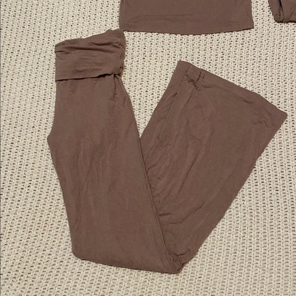 Set - Picture 2 of 2